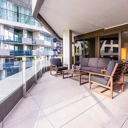 Luxury Apartment With Parking & Large Balcony Melbourne Exterior photo