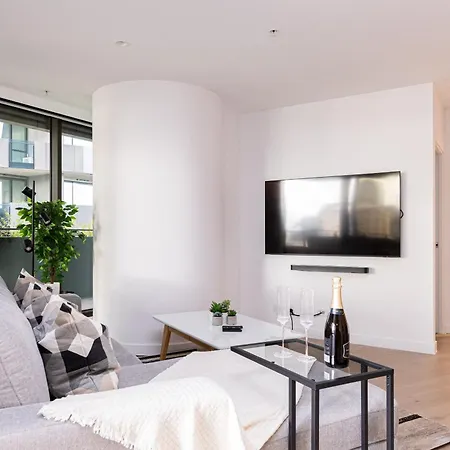 Luxury Apartment With Parking & Large Balcony Melbourne Exterior photo